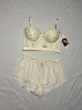 Daisy Fuentes Two Piece Lingerie Set 36C